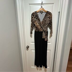 Roz & Ali women’s size S leopard Print jumpsuit with tie at side. Like New